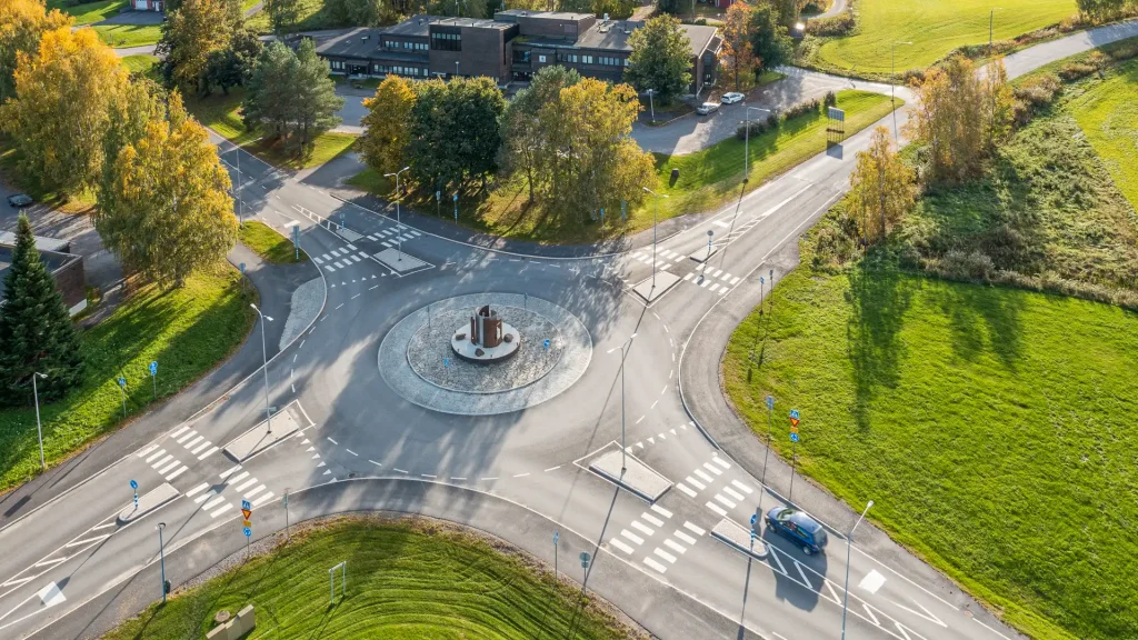 Kärnän kiertoliittymän saneeraus - Referenssi - Aluetaito Oy
